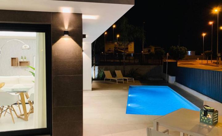 Newly built semi-detached villa with private pool and 6 km from the beach in San Fulgencio, Alicante. Delivery November 2023 - fotografia 5