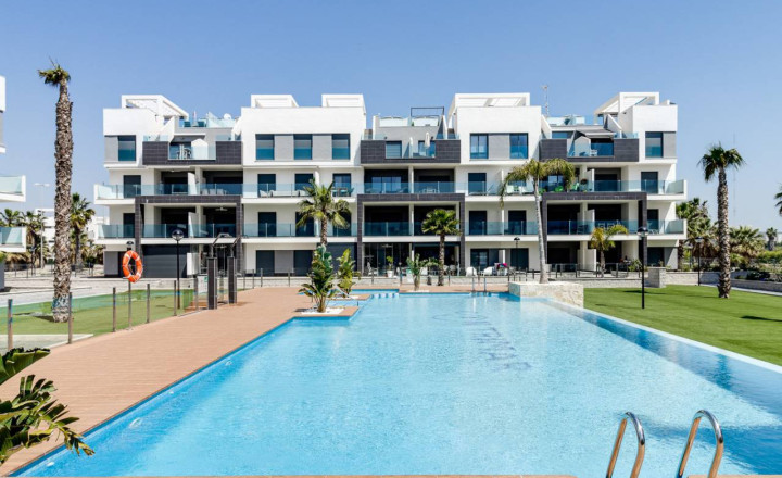 Apartment by the sea in Guardamar del Segura, Costa Blanca, 1 km from the beach. Delivery in March 2022
