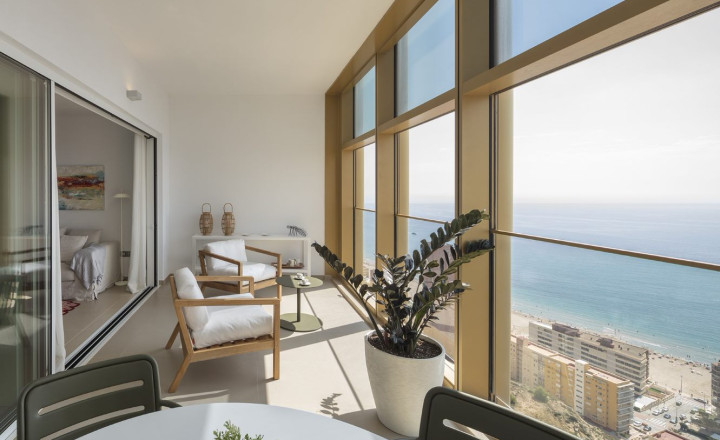 New luxury apartments in Europe's tallest building just 200 m from the sea in Benidorm; Costa Blanca - fotografia 1