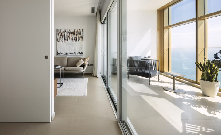 New luxury apartments in Europe's tallest building just 200 m from the sea in Benidorm; Costa Blanca - fotografia 9