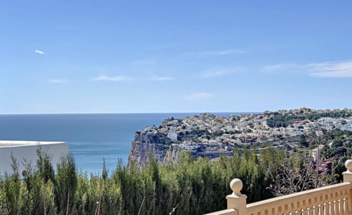 Astonishing renovated villa with sea views within 1 km from the beach - fotografia 1