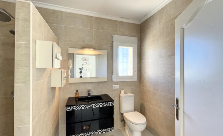 Astonishing renovated villa with sea views within 1 km from the beach - fotografia 7