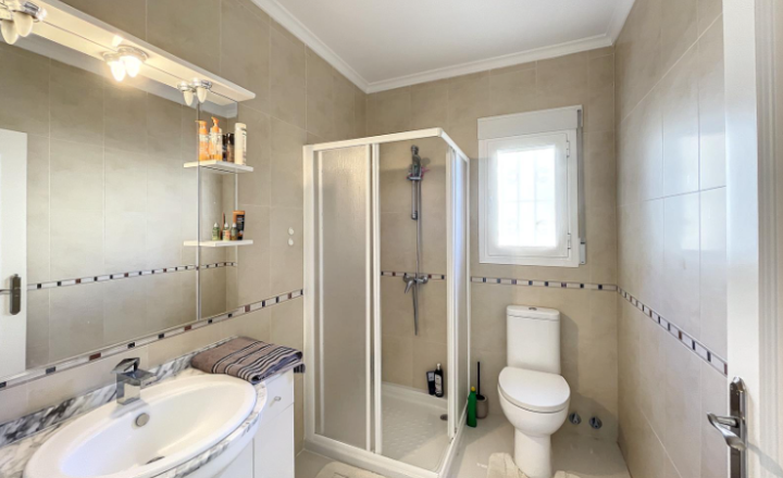 Astonishing renovated villa with sea views within 1 km from the beach - fotografia 9