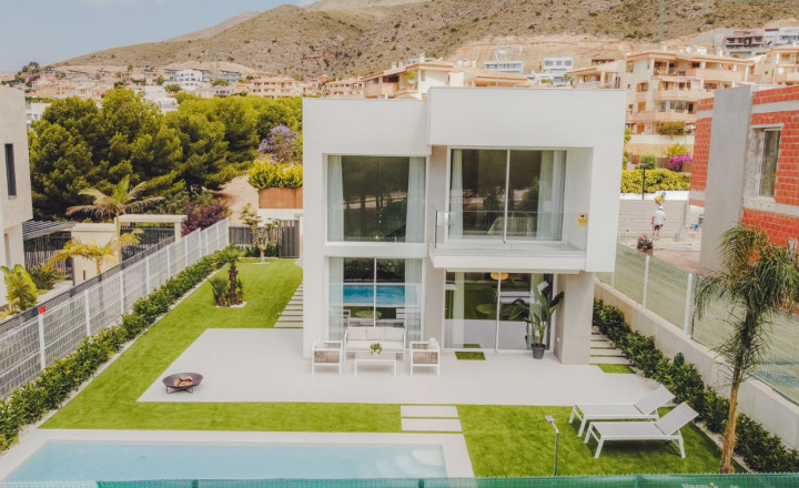 Magnificent villas 3-4km from the beach, in Finestrat, next to Benidorm. Delivery SEPT 2022