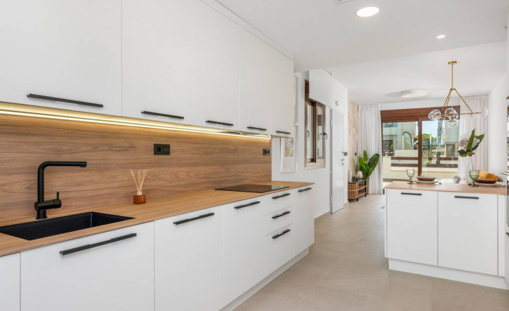 FIRST FLOOR BUNGALOW APARTMENT IN LOS BALCONES 3 KM FROM THE BEACH - fotografia 6