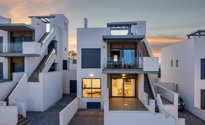 New bungalow in San Miguel de Salinas at a fantastic price and 8 km from the beach.