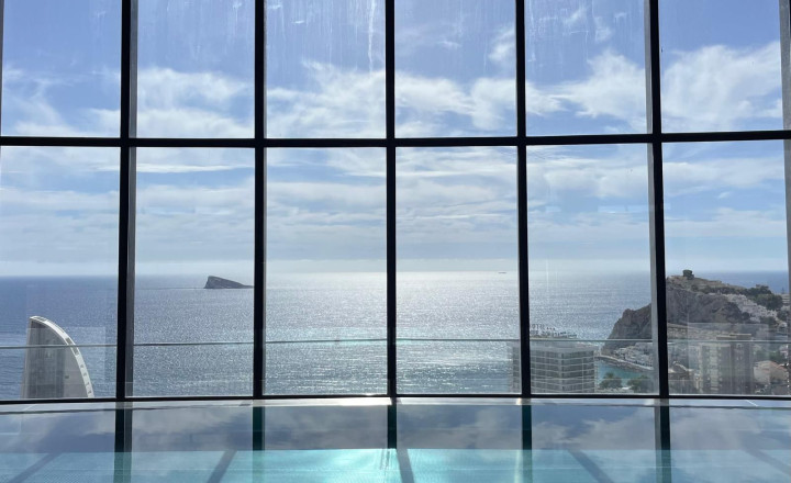 Torre de Cristal in Benidorm: Homes with Spacious Terraces and Spectacular Views - fotografia 1