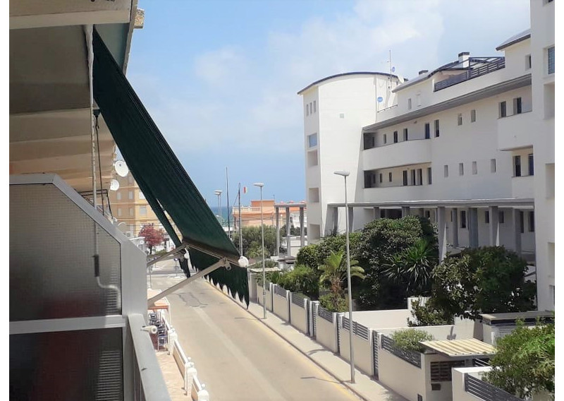 For rent beautiful, renovated 3 rooms flat just 5 min walk to the sandy beach Deveses in Denia  Costa Blanca